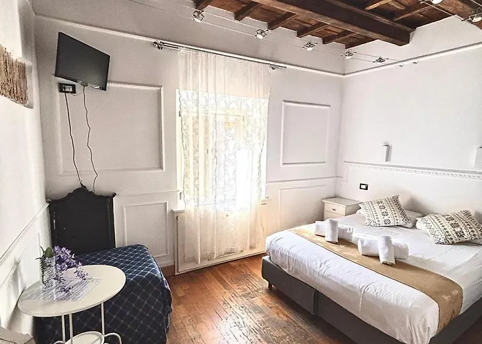 Guest house Domus Ester 3*